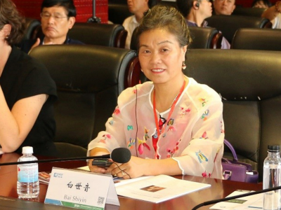 白世音在论坛上做主题演讲 光力量科技在农业的应用