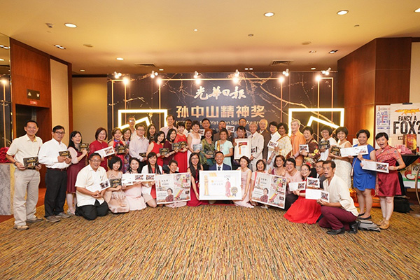 白世音为公益不遗余力 荣获孙中山精神奖金奖